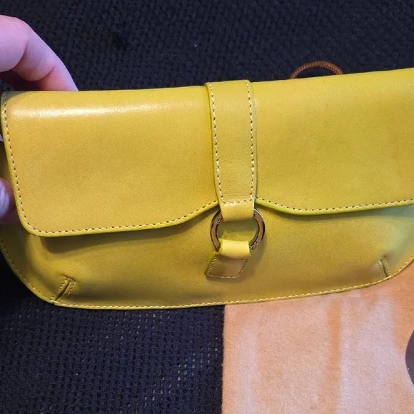 Monsac NWOT Vibrant Yellowish Green Leather Wristlet w/COA & Dust Bag - Picture 3 of 9